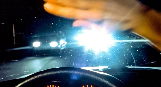 Как избежать ослепления, когда встречное авто светит дальним