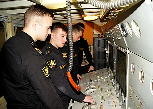 Главнокомандующий ВМФ России поздравил флотских инженеров-механиков с профессиональным праздником