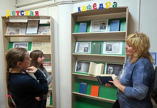 Выставка, посвященная творчеству Михаила Исаковского, открылась в библиотеке на Рязанке