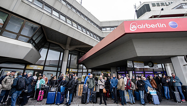 В аэропортах Берлина бастуют сотрудники служб безопасности
