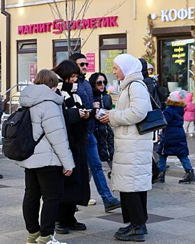 Накануне Рамадана в центре Саратова раздавали финики и сладости