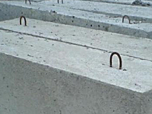 В Новосибирске рухнула стена из бетонных блоков