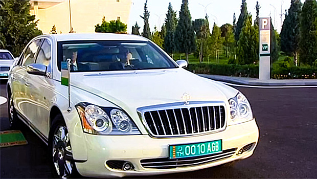 Президент Туркменистана распродает 25 бронированных "Мерседесов"