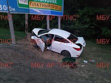 Двое пострадавших, водителя зажало: на трассе М-4 &laquo;Дон&raquo; иномарка врезалась в информационный баннер