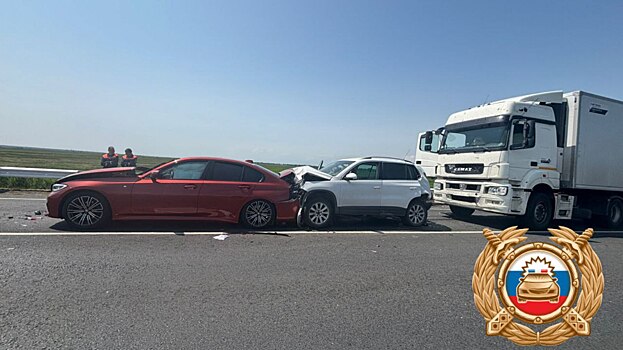 На Дону в массовом ДТП пострадали три человека