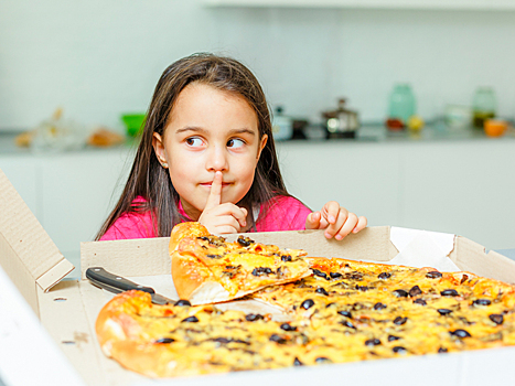 Можно ли давать пиццу детям: отвечает диетолог