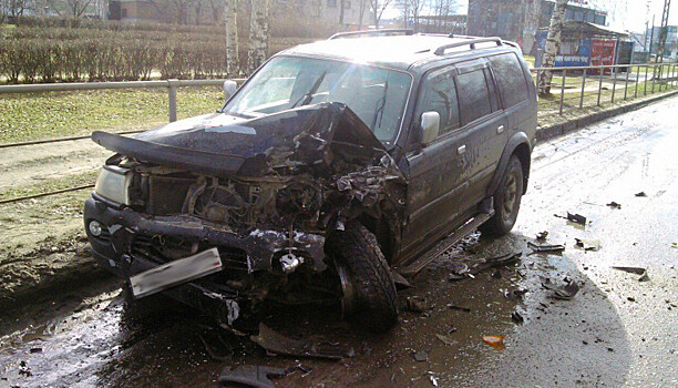 В Петрозаводске «Газель» с водителем без прав помяла две машины