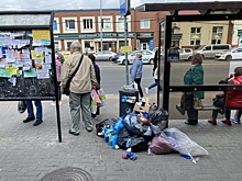 В центре Калининграда остановки завалены мусором (фото)