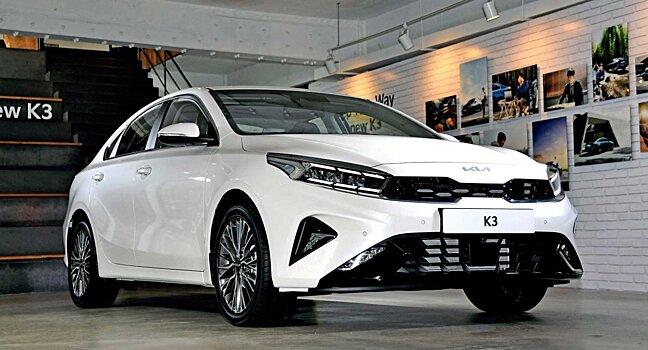 Kia K3 GT 2022 года после рестайлинга получила изменения стиля и дизайна