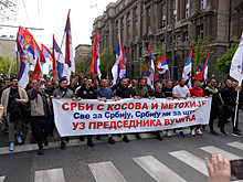 Сторонники Вучича вышли на многотысячный митинг в Белграде
