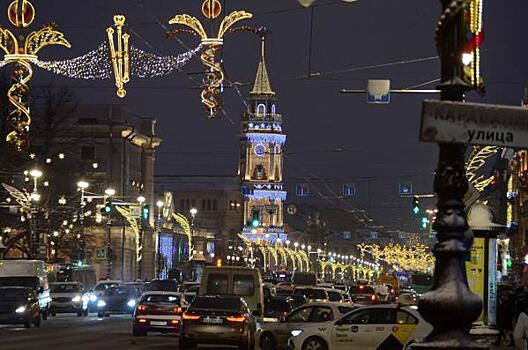 В Ростове перекрасили желто-голубой новогодний дворец
