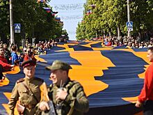 Военные песни, огни из Москвы и 300-метровая лента. Как отметили 9 мая в Херсоне, Запорожье и ЛДНР