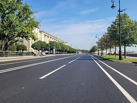 В Петербурге завершен ремонт Петровской набережной