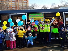 В Домодедове появился арт‑автобус, украшенный детскими рисунками на тему ПДД