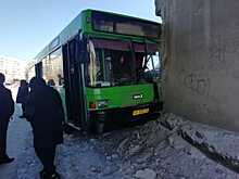 Последствия аварии с автобусом, въехавшим в мост: число пострадавших изменилось