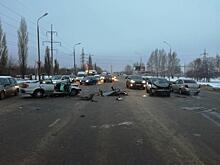 В результате столкновения двух автомобилей в Тольятти пострадали шесть человек