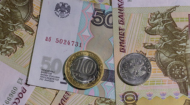Незаконное задержание петербуржца суд оценил в семь тысяч рублей