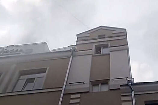 Пожар произошел в здании бизнес-центра на улице Ямского поля на севере Москвы