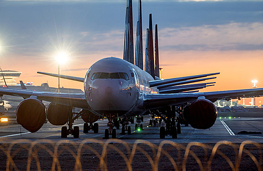 Бортпроводник: «Средняя зарплата — от 50 тысяч до 80 тысяч рублей, сейчас — 12-15 тысяч»