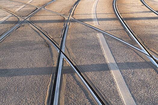 Трамвай в российском городе сошел с рельсов из-за видеоблогера