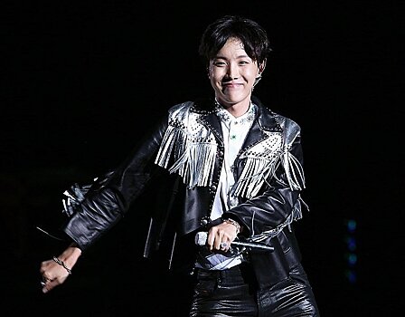 До 18:00 на Останкинской башне будет светиться портрет Чона Хосока из группы BTS