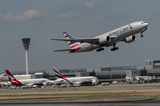 Бортпроводники American Airlines пожаловались на аллергию из-за новой униформы