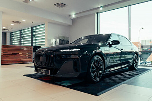 Видео: удаленная парковка G70 с помощью смартфона