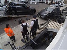 Посмотрите, как за секунды 11 люксовых автомобилей превратили в утиль