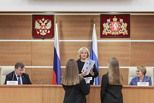 Людмила Бабушкина пожелала побед фигуристкам "Юности"