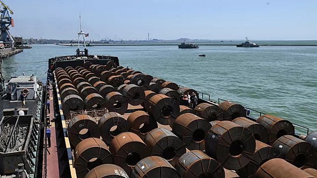 Третье судно с металлопродукцией вышло из Мариуполя в Россию