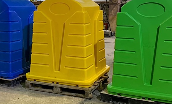 Контейнеры для раздельного сбора мусора установили на площади Ленина в Новосибирске