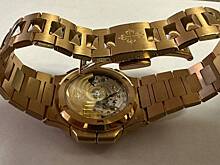 Столичные таможенники изъяли у пассажира часы за 19 миллионов рублей