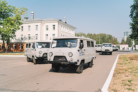 Для организации выездной работы с пациентами в районы Кировской области передан ещё 21 автомобиль