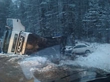 В Шарьинском районе фура и легковушка "улетели" в кювет