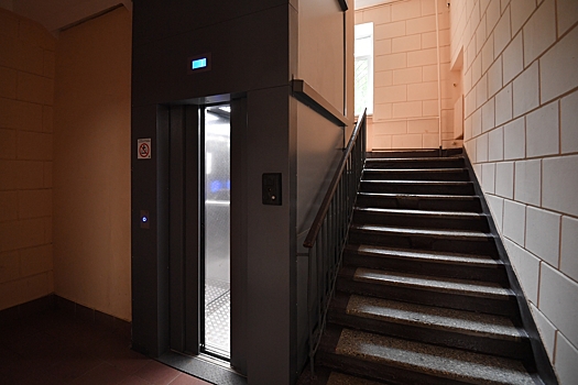 В московском вузе упал лифт со студентами