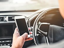 За использование гаджетов за рулем предложили штрафовать на 5 тыс. рублей