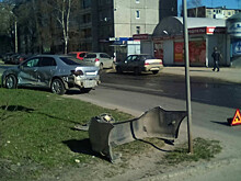 На Октябрьском проспекте иномарки не поделили дорогу (фото)