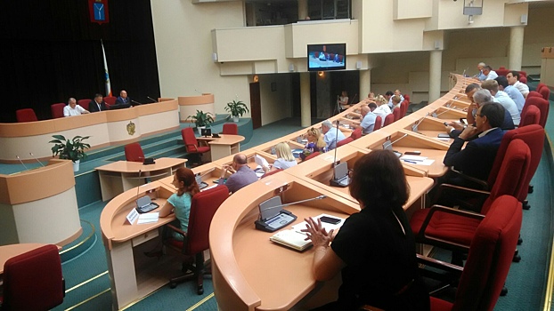 Депутат предложил не запрещать пожилым людям работать