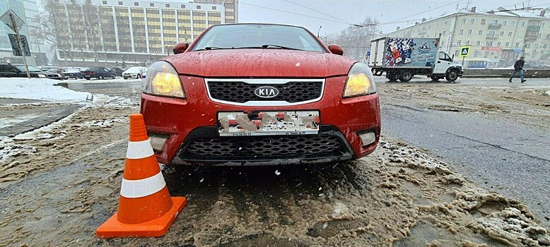 На Октябрьском проспекте в Кирове под колеса «Киа Рио» попал 50-летний пешеход