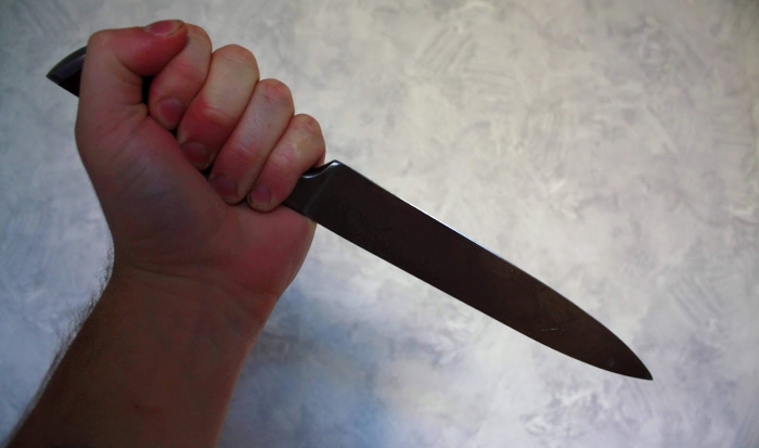В Волгограде 38-летний рецидивист во время ссоры напал с ножом на своего знакомого