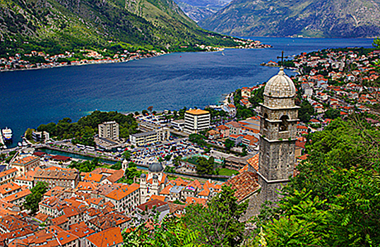 Отпуск в Черногории: помешают ли политические распри?