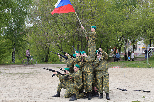 «Один день в армии» провели студенты и школьники Автозаводского района