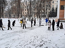 Школьников привлекли к уборке снега в Автозаводском районе