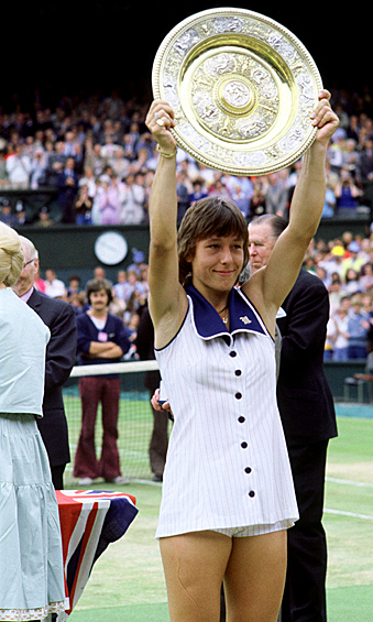 В 1986-м Навратилову начала обыгрывать немка Штеффи Граф, а в 1987-м Мартина уступила ей титул первой ракетки мира.
