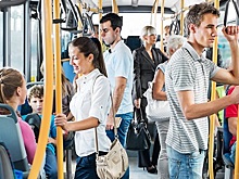 Жители Петербурга изнывают от духоты в некомфортном общественном транспорте