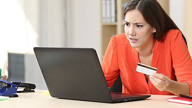 Без суда и следствия: как деньги должников могут списать с карты