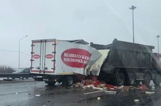 В массовом ДТП на Киевском шоссе пострадали шесть человек
