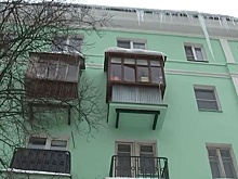 Сосульки-убийцы: в России госпитализируют людей после падения ледяных наростов
