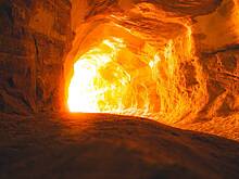 Мужчина застрял в пещере и увидел ангелов с демонами