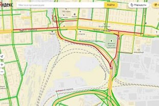 В Ленинском районе из-за ДТП под мостами образовалась 10-балльная пробка